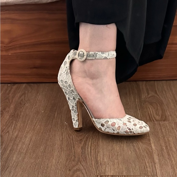 Dolce & Gabbana eyelet heels - Picture 12 of 12